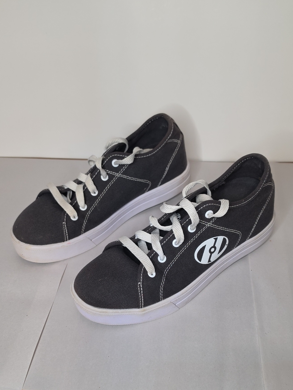 Hellys Men's Low Top Black Canvas Sneakers - Sz 7